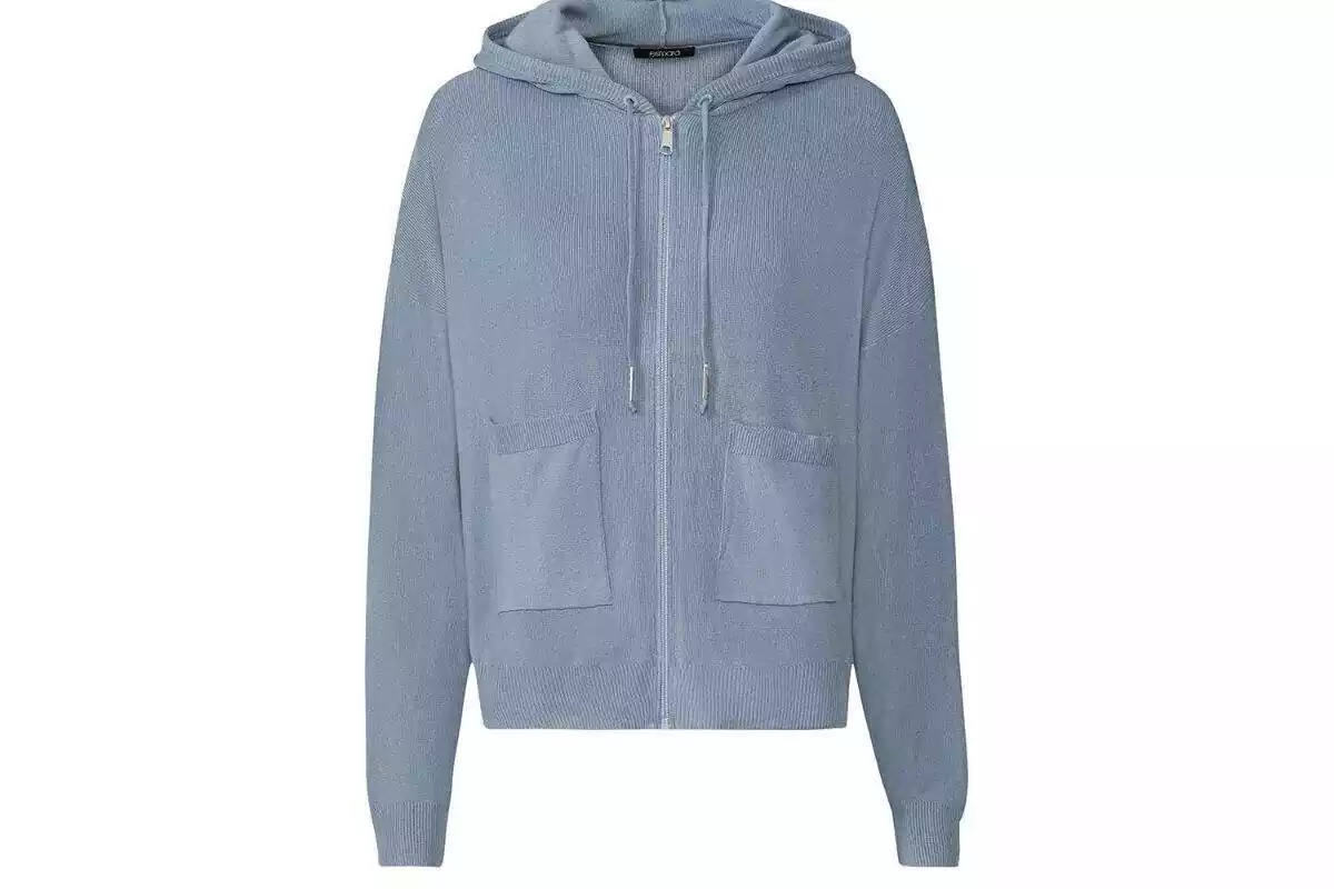 Foto de una chaqueta azul de punto fino Foto de una chaqueta azul de punto fino
