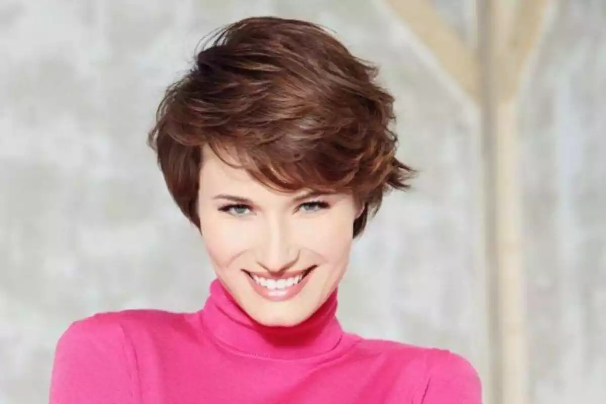 Mujer corte de pelo corto bob a capas Mujer corte de pelo corto bob a capas