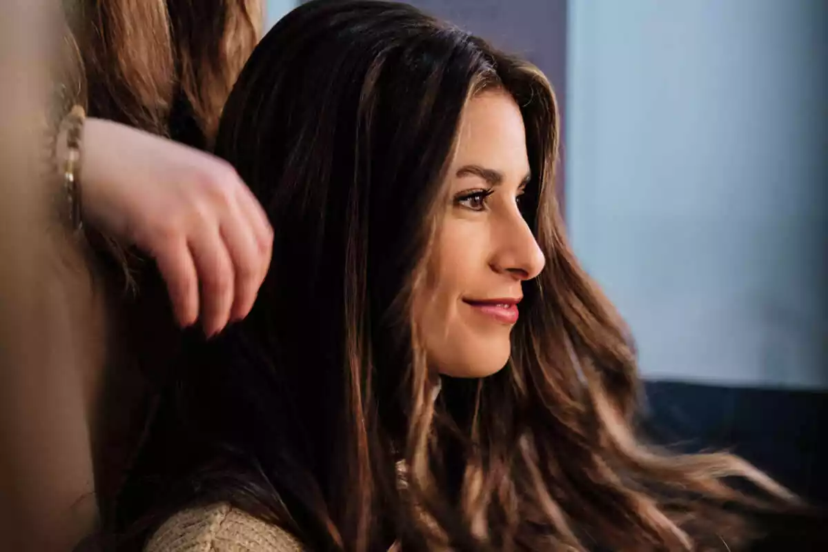 mujer cambiando de look mujer cambiando de look