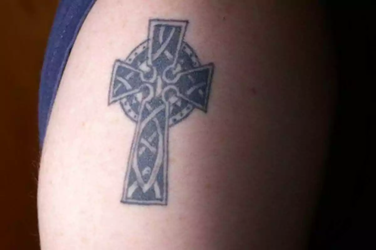Tatuaje de cruz celta Tatuaje de cruz celta
