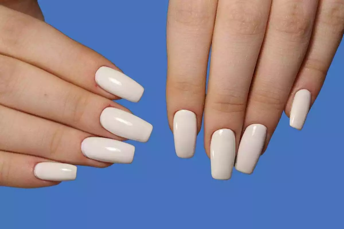Uñas pintadas de blanco Uñas pintadas de blanco