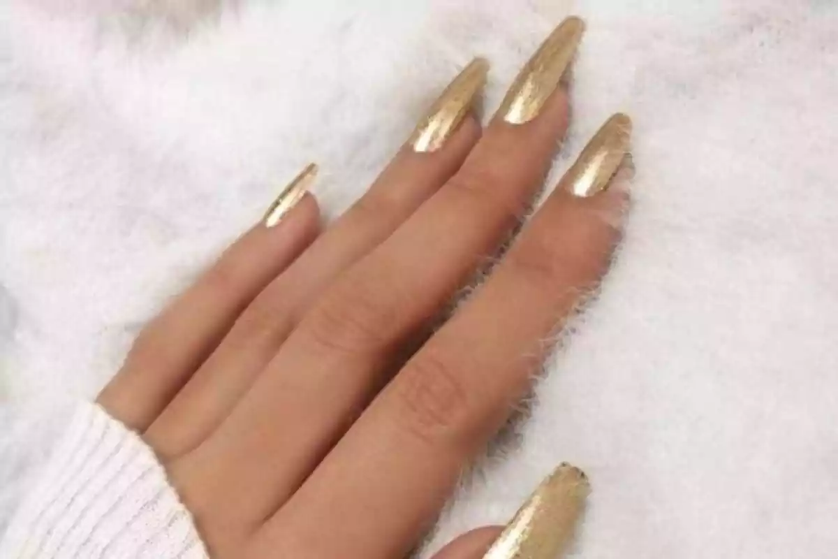 Uñas doradas Uñas doradas