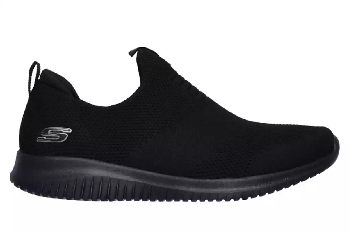 Zapatilla skechers de color negro Zapatilla skechers de color negro